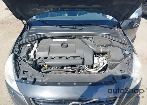 2013 Volvo S60 T6 z USA, uszkodzony, nr VIN YV1902FH2D1229743